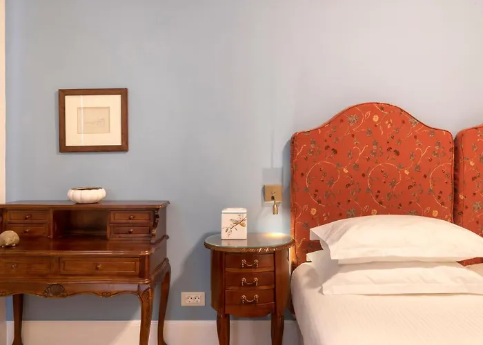 クネニ * Mykonos Town