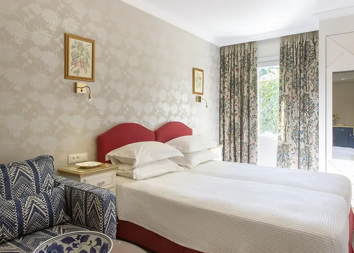 クネニ * Mykonos Town